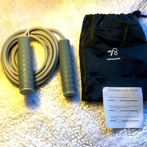 JUMP ROPE ADJUSTABLE.  NEW Without Tags. Nice grip handles. Fitness training.